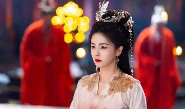 网评心中「古装剧女主天花板」TOP10!《临江仙》白鹿第5，热巴第2，冠军是古装收视保证