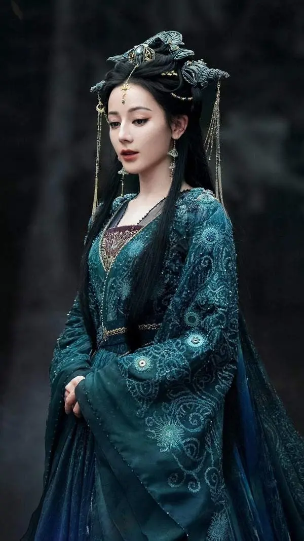 网评心中「古装剧女主天花板」TOP10!《临江仙》白鹿第5，热巴第2，冠军是古装收视保证