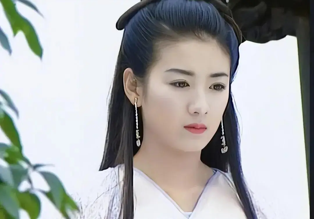 《临江仙》6位中年美女，黄奕、陈德容年轻时超美，如今风韵犹存