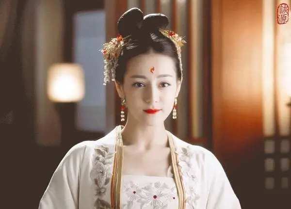 网评心中「古装剧女主天花板」TOP10!《临江仙》白鹿第5，热巴第2，冠军是古装收视保证