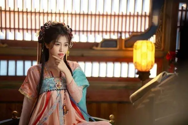网评心中「古装剧女主天花板」TOP10!《临江仙》白鹿第5，热巴第2，冠军是古装收视保证