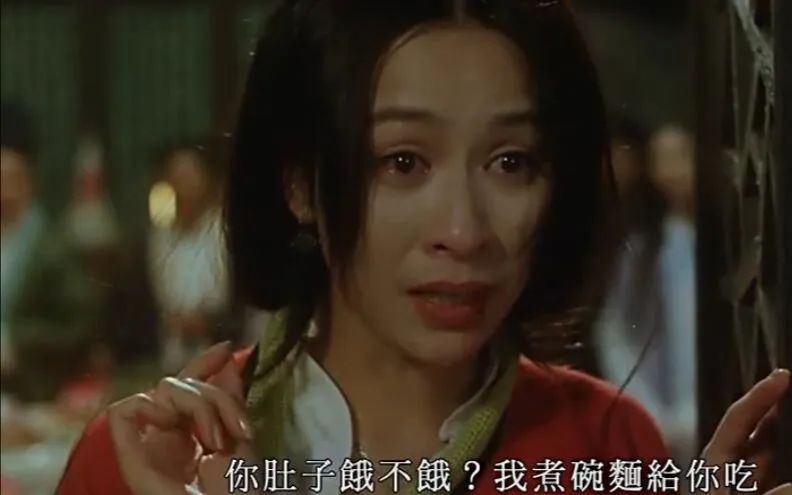 62岁周星驰最新亮相“头发花白”，抱刘嘉玲合影，还原《大内密探零零发》经典台词