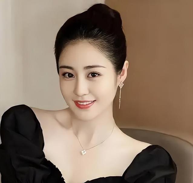 从“王小蒙”到单亲妈妈，毕畅婚姻崩盘，赵本山早料到结局？