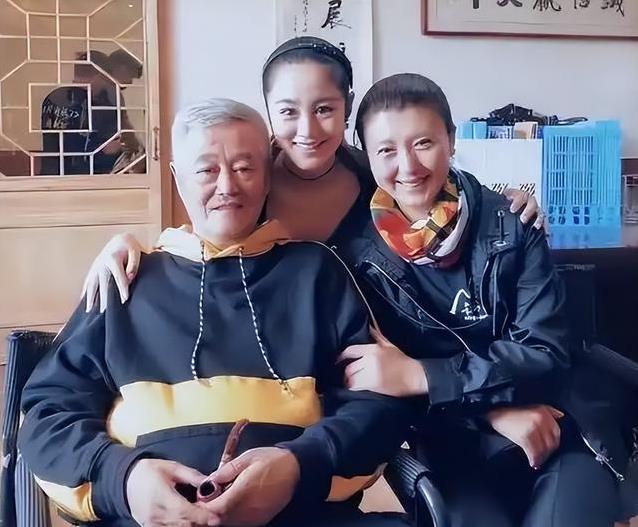 从“王小蒙”到单亲妈妈，毕畅婚姻崩盘，赵本山早料到结局？