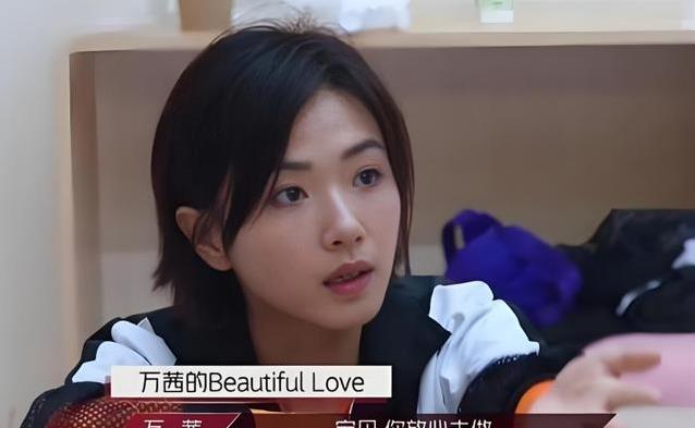 万茜素颜逛复旦超清爽，40岁生娃嫁摄影师，却被综艺揭老底？