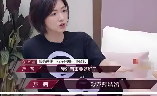 万茜素颜逛复旦超清爽，40岁生娃嫁摄影师，却被综艺揭老底？