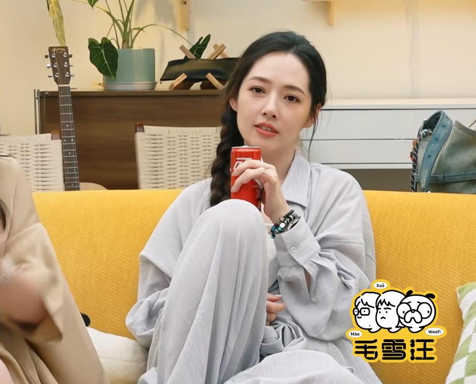 郭碧婷谢依霖录综艺，看了两人伴手礼，活该她能嫁入豪门成为富太