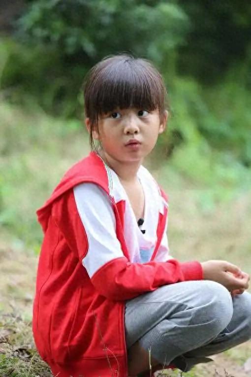 大家都知道黄磊有几个很可爱的孩子，两个如花似玉的女儿，还有一个可爱的小儿子。 这几年来，他和孙莉将更多的心血和精力投入到家庭中，送了多多去国外上大学，还培养了两个弟弟妹妹。 说到黄多多，算是三个孩子中名气最大的，也最出息的。 想当初，她