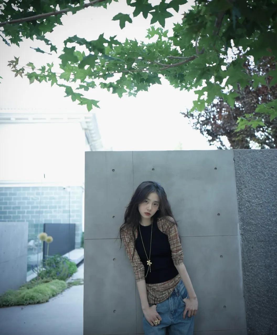 19岁黄多多素颜照曝光，穿300元背心500元衬衣，穿出了大牌风