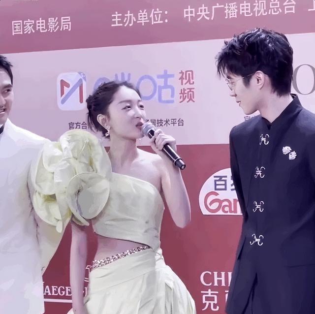 放不下欧阳娜娜，忘不掉谭松韵，如今他爱上周冬雨，人设也崩了？