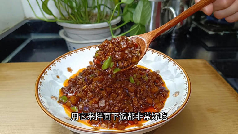 肉酱做法超简单，香气浓郁味道鲜，拌面下饭香到爆