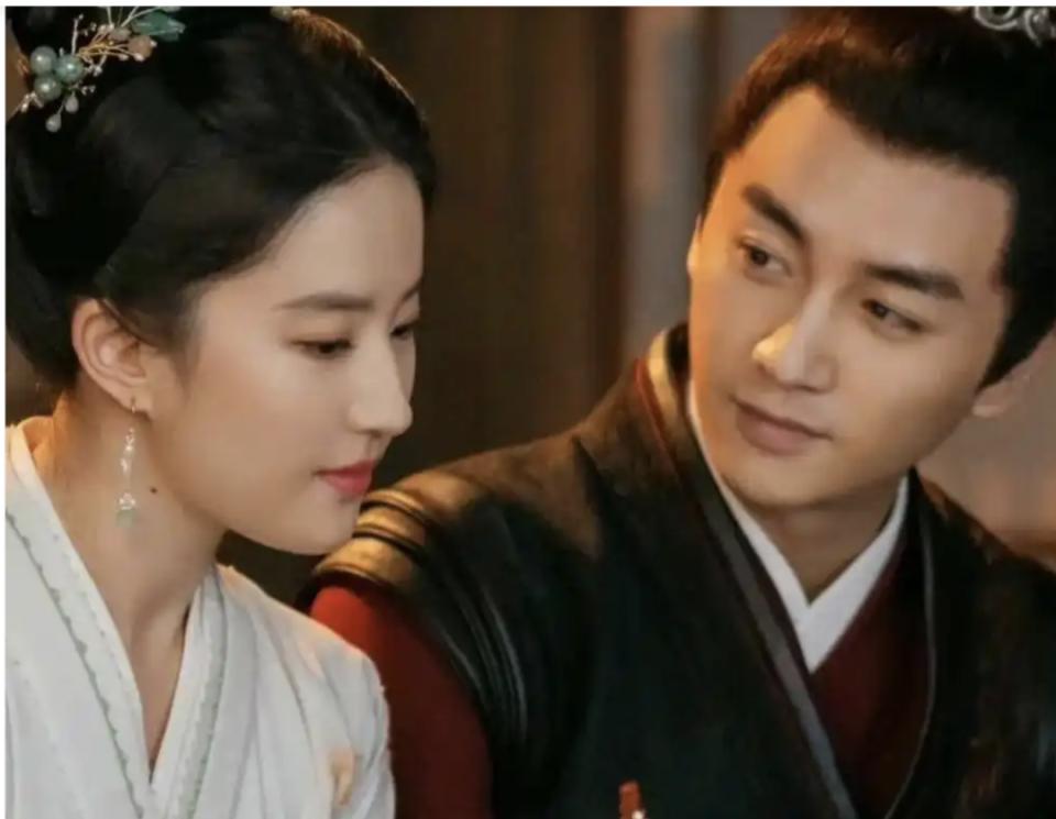 离婚才三个月，陈晓瘦成了皮包骨，而陈妍希却珠圆玉润气色太好