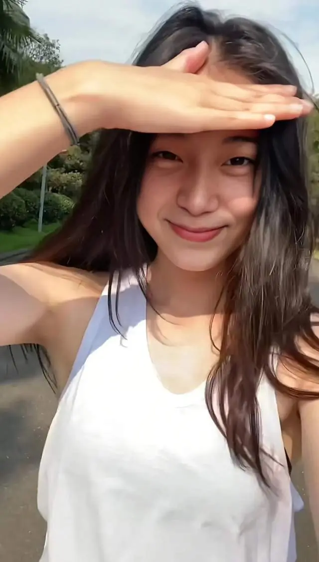 短跑美少女百米11秒55，去年清华差4分放弃复旦，今年望金榜题名