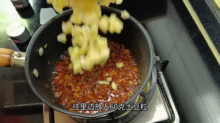 肉酱做法超简单，香气浓郁味道鲜，拌面下饭香到爆