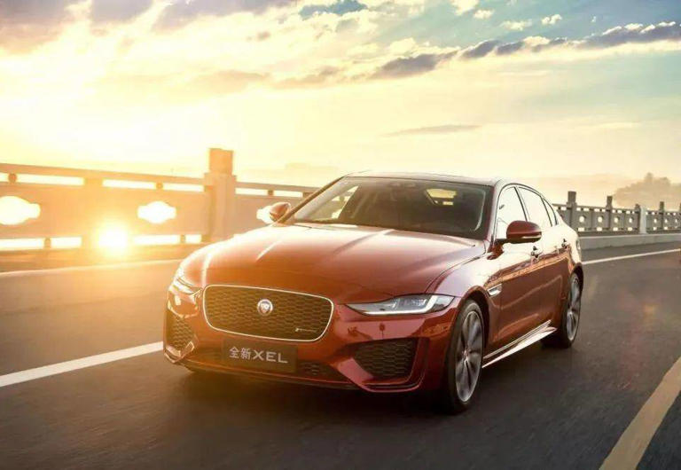 这才是豪车“价格屠夫”，从32.98万降到16.8万，还要啥本田雅阁？