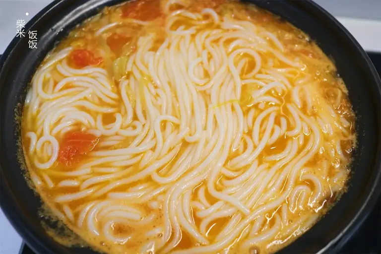 天热不想炒菜，就这样煮一锅，简单省事，开胃又好吃