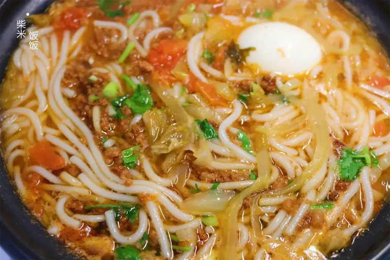 天热不想炒菜，就这样煮一锅，简单省事，开胃又好吃