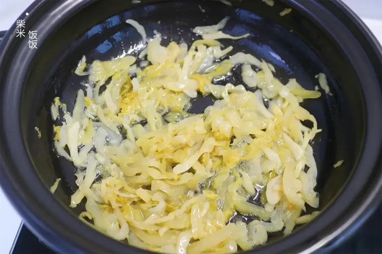 天热不想炒菜，就这样煮一锅，简单省事，开胃又好吃