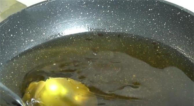 面粉这样做，简单快速，30秒出锅，比油条包子更好吃