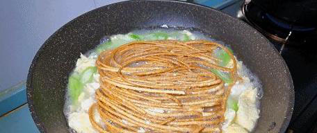 丝瓜和它天生一对，简单易做，鲜嫩营养，让你回味无穷