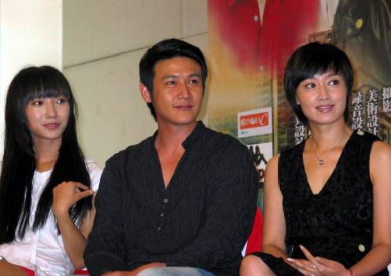 主持过央视春晚没红，搭档刘烨陆毅没火，今49岁靠着肖战终于红了