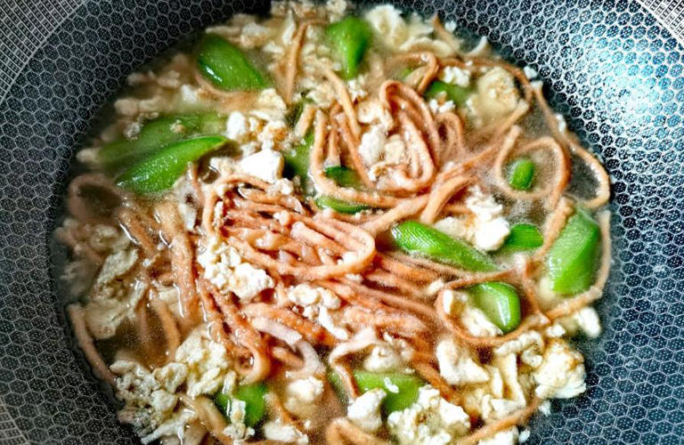 丝瓜和它天生一对，简单易做，鲜嫩营养，让你回味无穷