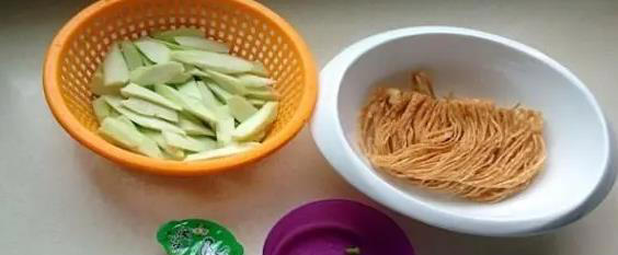 丝瓜和它天生一对，简单易做，鲜嫩营养，让你回味无穷