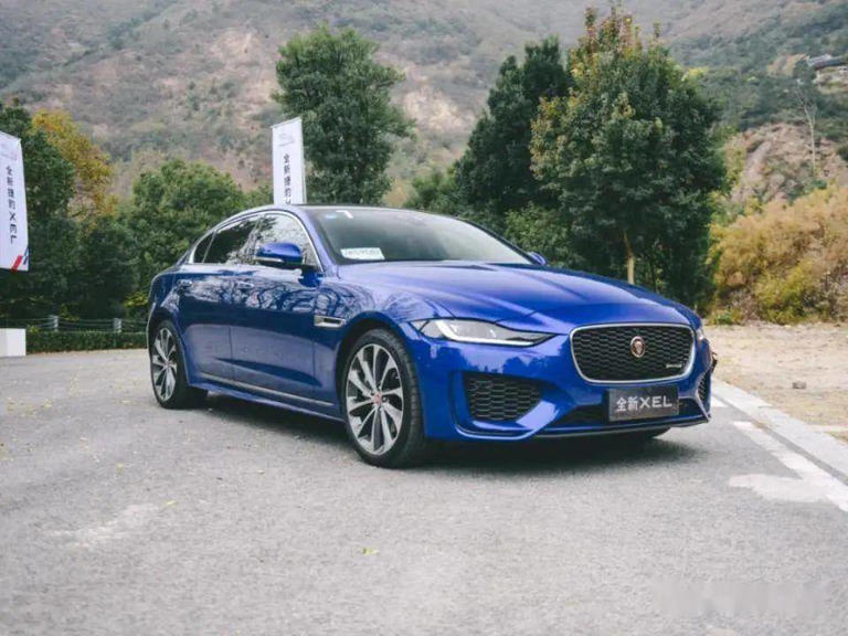 这才是豪车“价格屠夫”，从32.98万降到16.8万，还要啥本田雅阁？