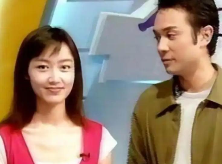 主持过央视春晚没红，搭档刘烨陆毅没火，今49岁靠着肖战终于红了