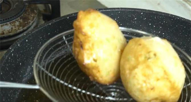 面粉这样做，简单快速，30秒出锅，比油条包子更好吃