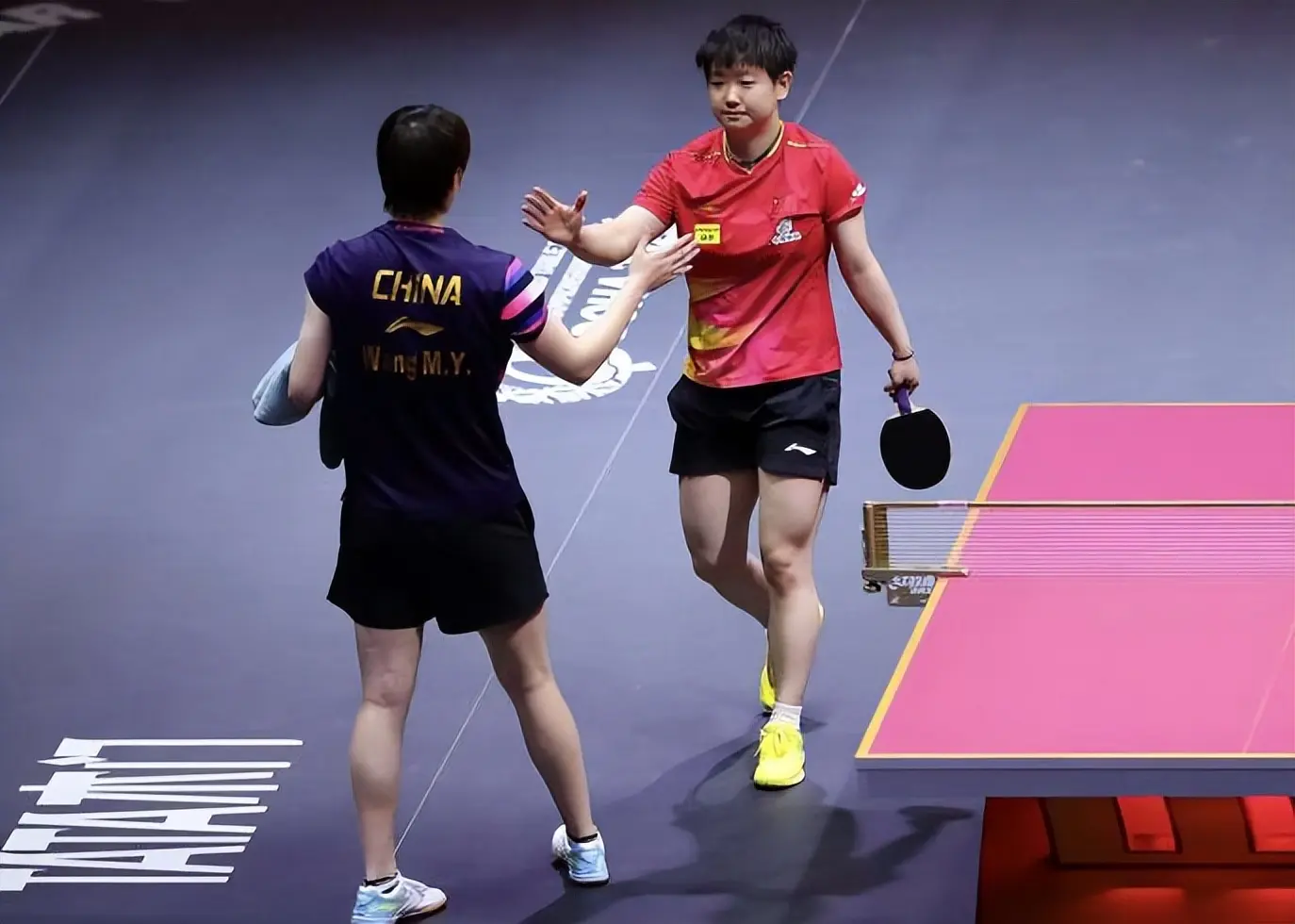 国乒世界排名引热议！男双竟无缘前五，球迷喊话：请樊振东回来吧