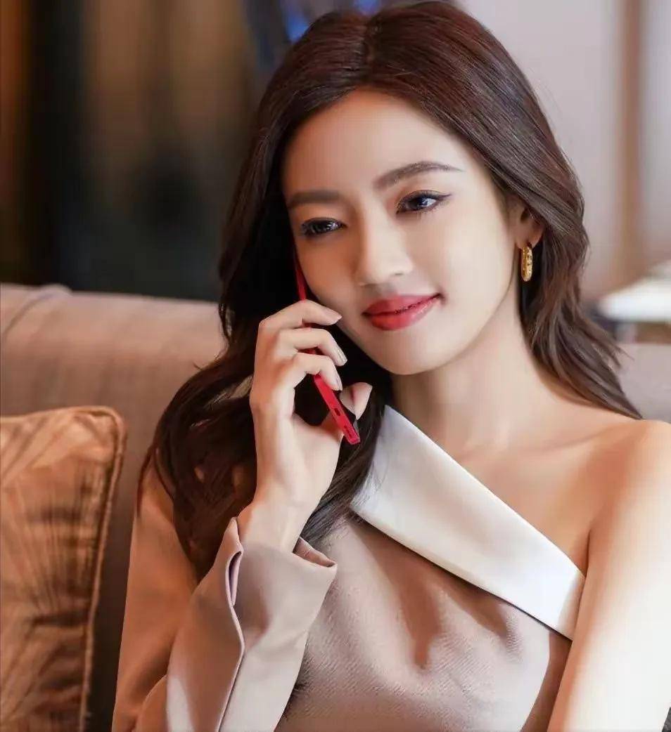 女演员长相多重要？看《临江仙》同龄的白鹿和何瑞贤就知道了