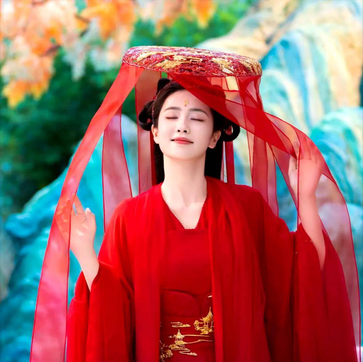 女演员长相多重要？看《临江仙》同龄的白鹿和何瑞贤就知道了