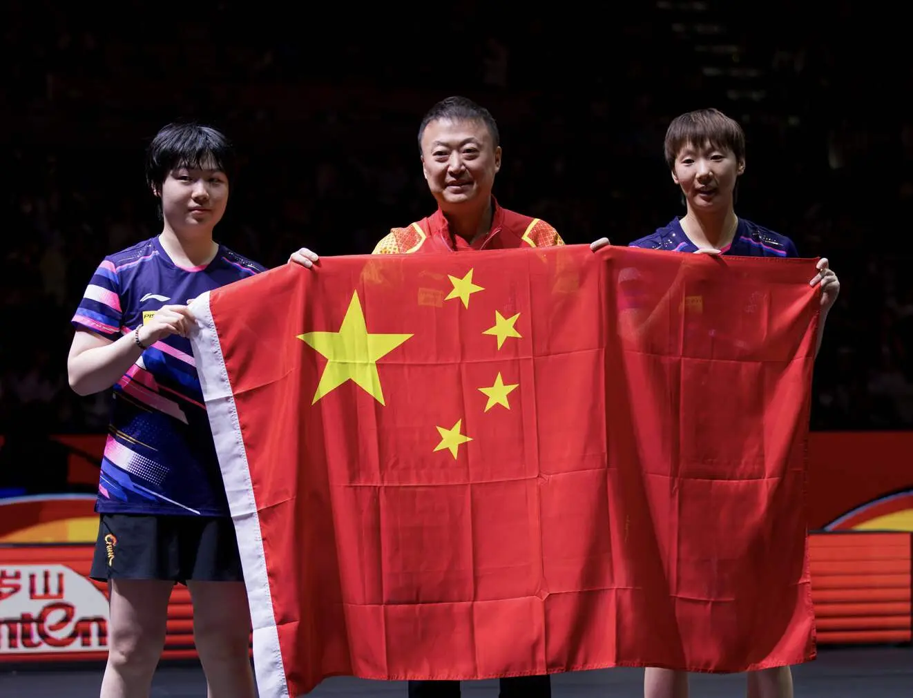 国乒世界排名引热议！男双竟无缘前五，球迷喊话：请樊振东回来吧