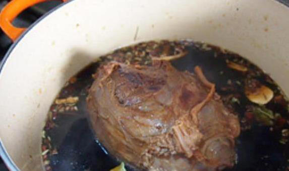 厨房小白也能做卤牛肉！6种香料搞定，味道不输店里？