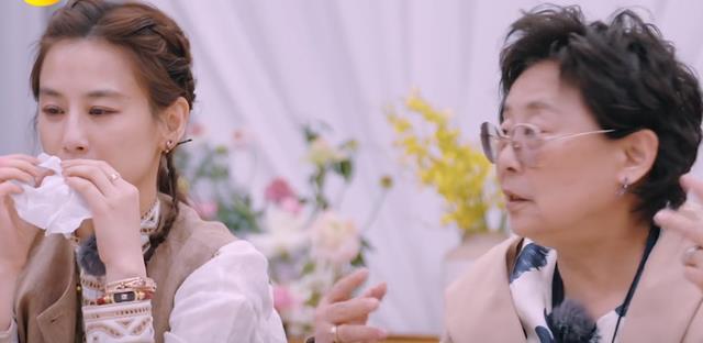 离婚后，黄圣依杨子一人带一个儿子，感叹：我还是需要他付抚养费