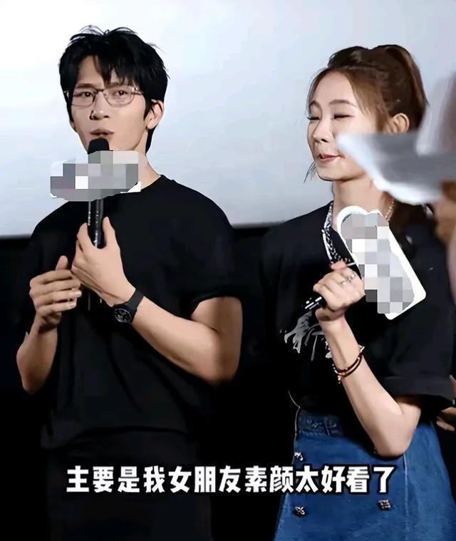 井柏然刘雯甜蜜牵手逛街，刘雯手臂细如麻杆，井柏然审美十年未变