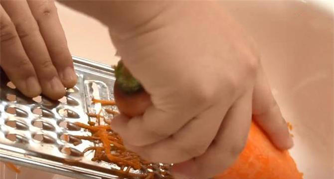 玉米面配上这菜，不揉面不醒面，无水无油，老人孩子都喜欢吃