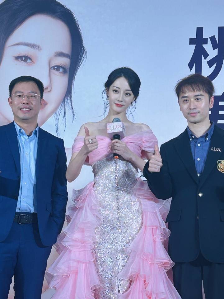 迪丽热巴的“身高执念”：175cm的未竟梦想