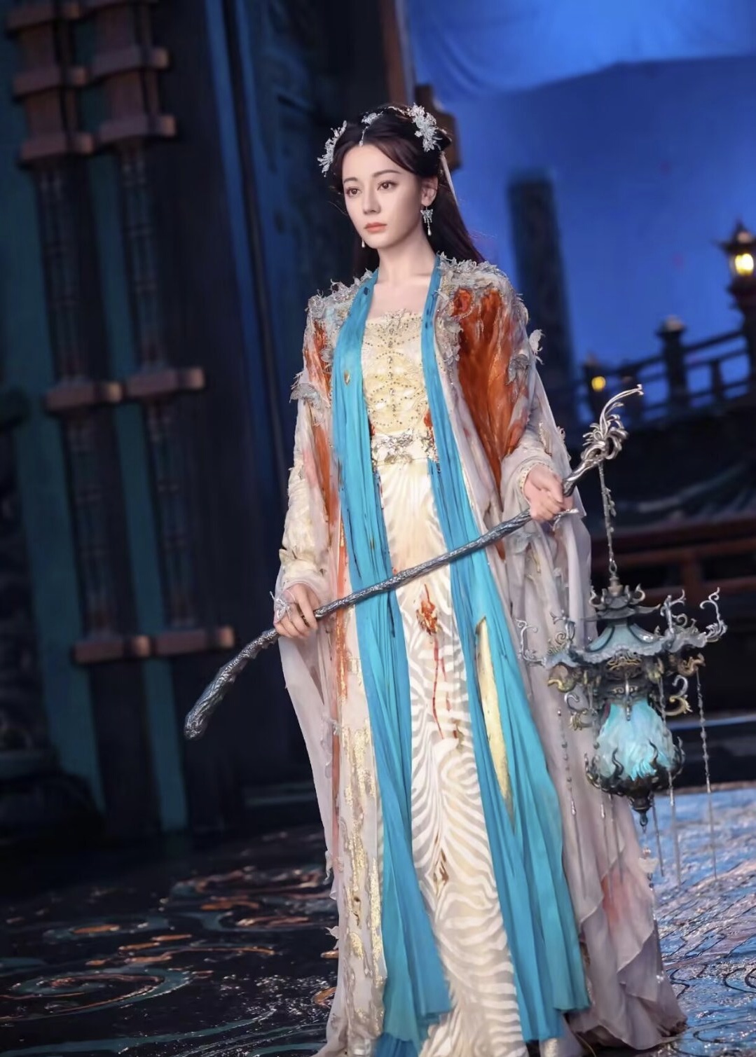 迪丽热巴的“身高执念”：175cm的未竟梦想