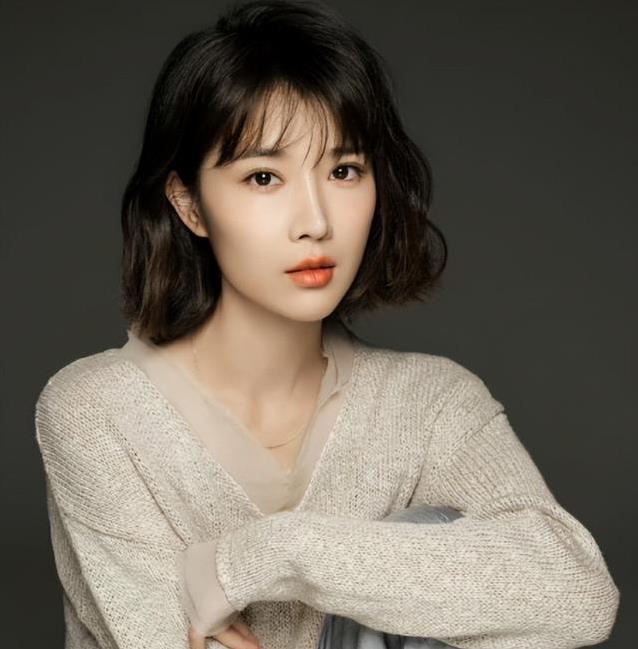 星二代不靠妈闯圈，34岁离婚带娃，演技却惊艳全场？