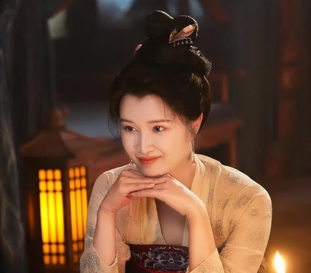 星二代不靠妈闯圈，34岁离婚带娃，演技却惊艳全场？