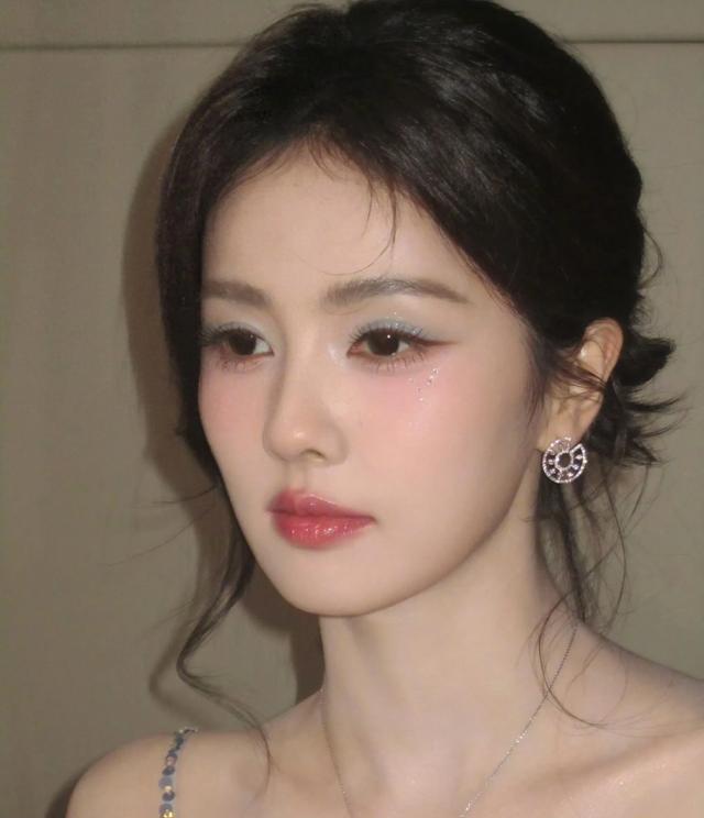 白鹿上半年工作安排极为密集，临江仙是今年播的最后一部剧