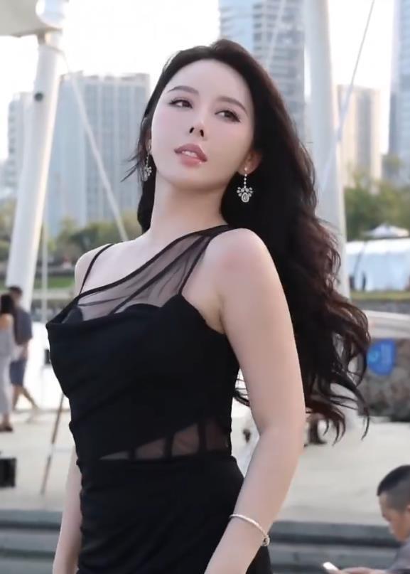 向佐评论留言“这不是我老婆好吗”，引网友热议