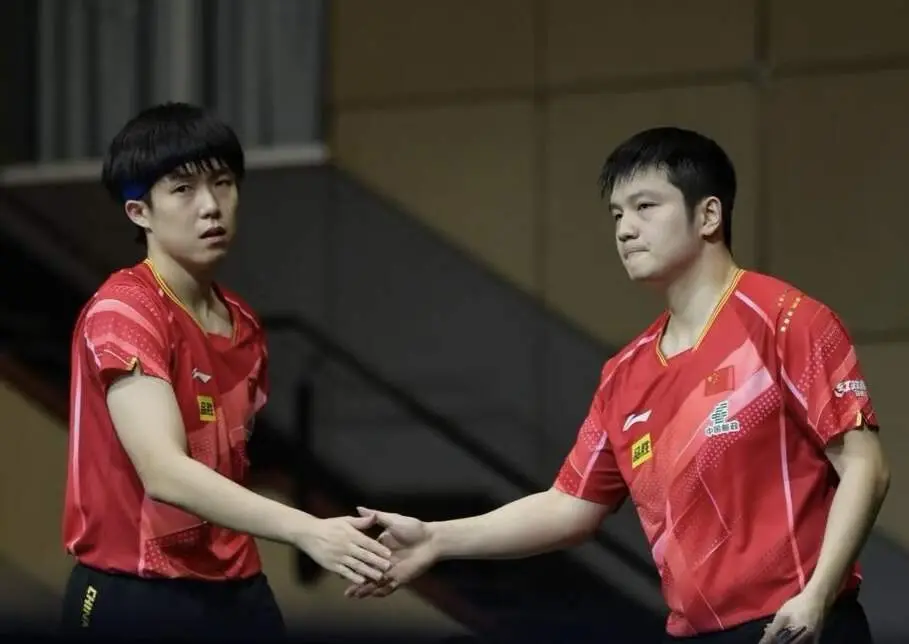 引发争论！王楚钦因缺席与樊振东一战而遭质疑，网友为何嘲讽？