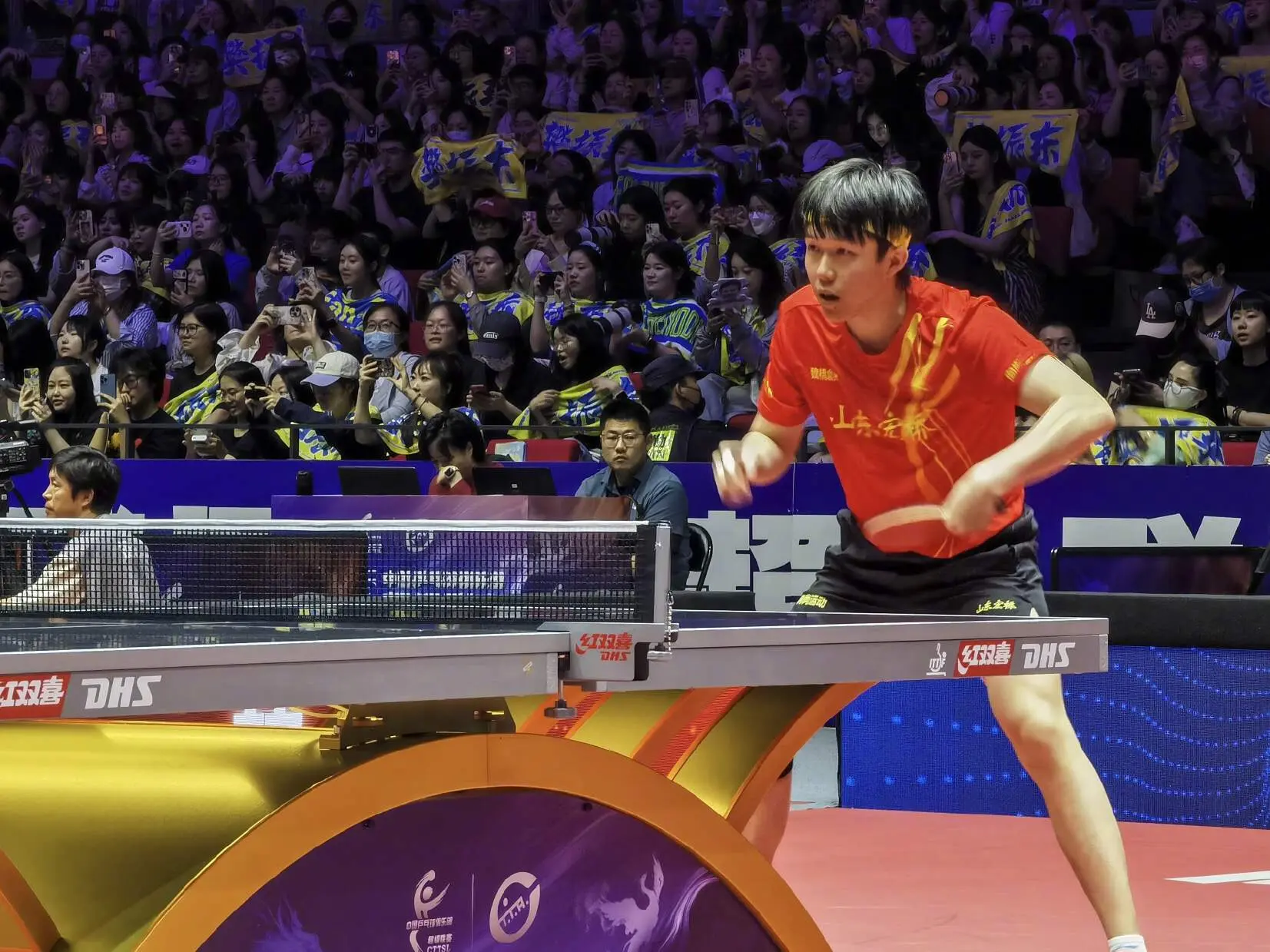 引发争论！王楚钦因缺席与樊振东一战而遭质疑，网友为何嘲讽？