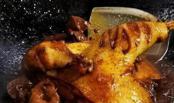 500克鸡肉变美味，酱汁浓香全家抢，简单做法你学会了吗？