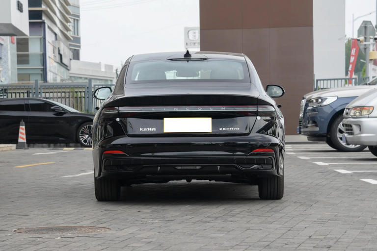 又一豪车“顶不住”了！长近5米，标配2.0T+8AT