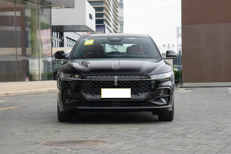 又一豪车“顶不住”了！长近5米，标配2.0T+8AT
