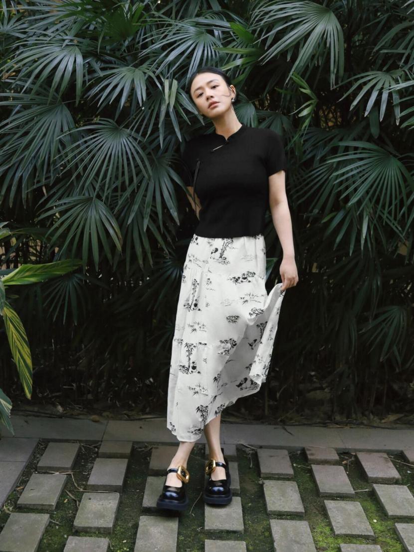 马思纯瘦出新高度！缎面西装+连衣裙，37岁的她气质太绝了